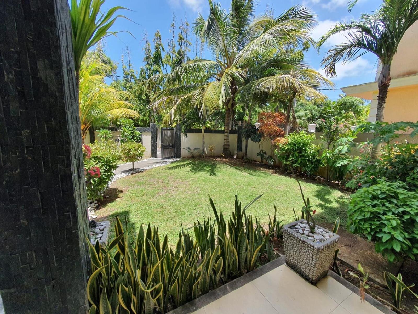 Number 3, Pebble Bay Appartments, Ground Floor * Pereybere Beach
